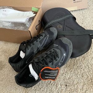 New NIB Black Nfinity Infinity Vengeance cheer sneakers shoes ladies 9.5